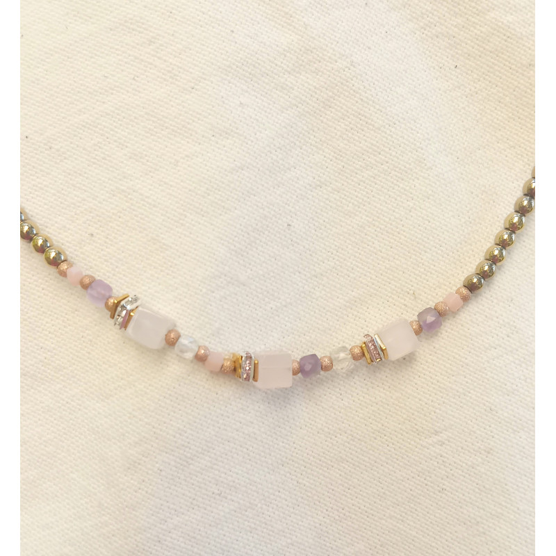 Collier élégance quartz rose cube opale rose améthyste cristal de roche hématite dorée